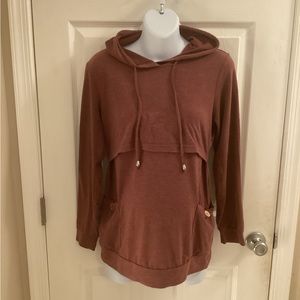 Hooded maroon maternity nursing top | sz M